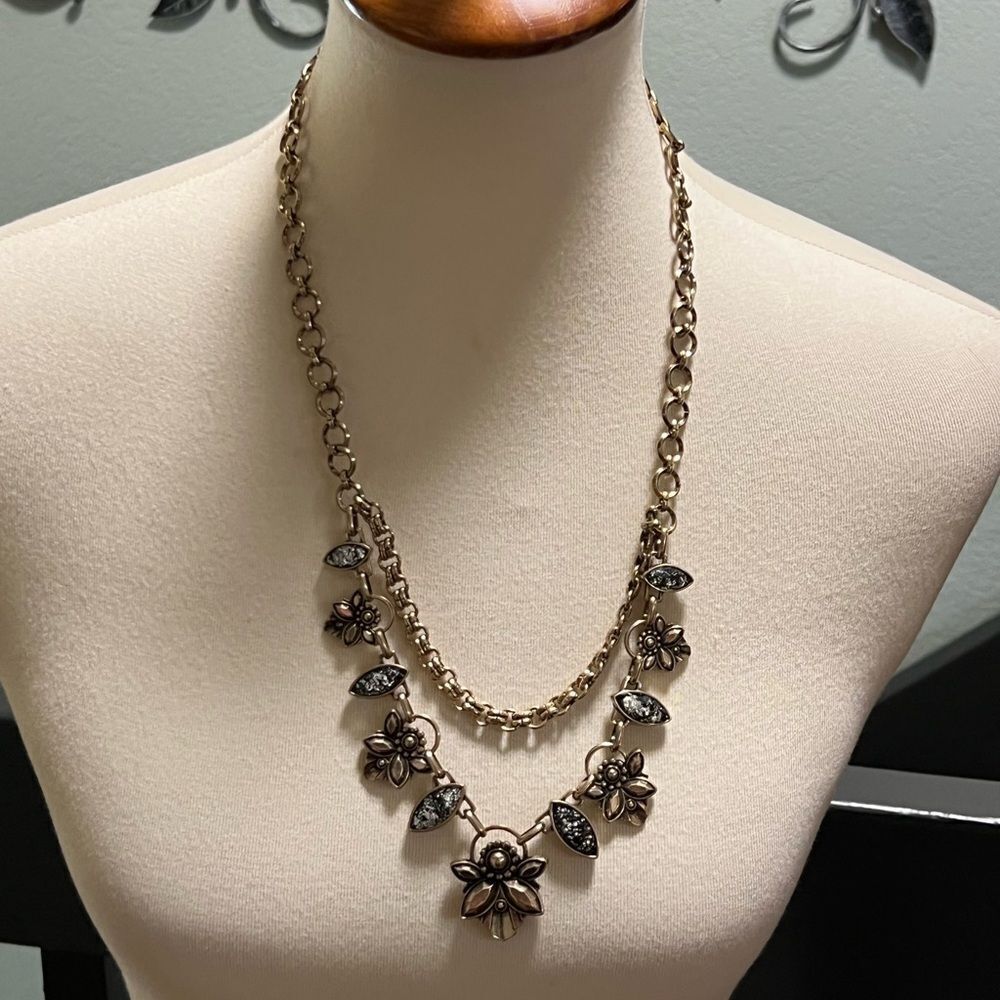 Elegant Gold and Black Floral Necklace #PDNK2